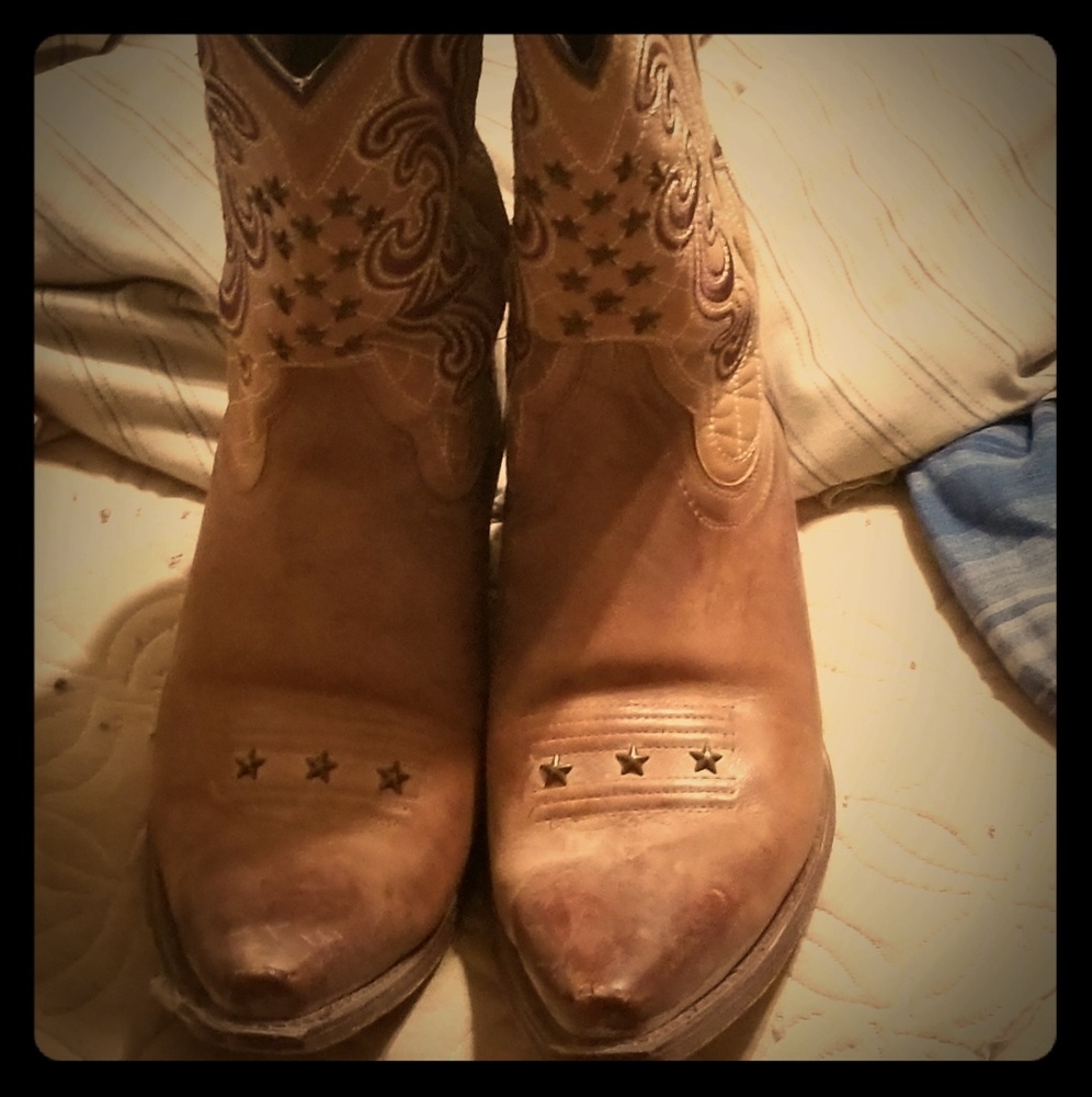 Ariat
Womens 9.5
Heritage X Toe Western Boot
